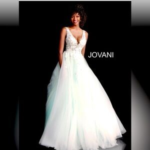 BNWT Jovani 55634 Sheer Floral Appliques V-Neck Ballgown White/green(sz12)